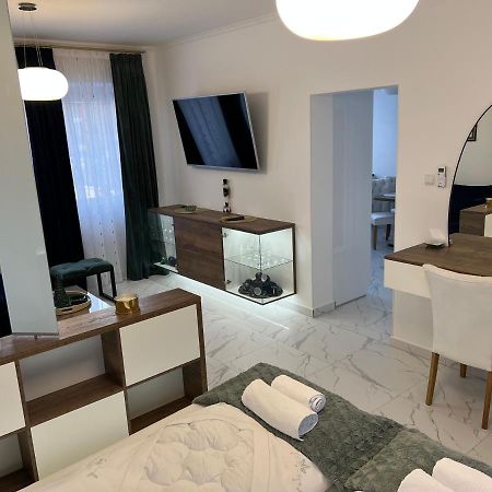 La Luna Premium Deluxe Apartment With Free Jacuzzi, Bikes & Covered Parking Nasice ภายนอก รูปภาพ