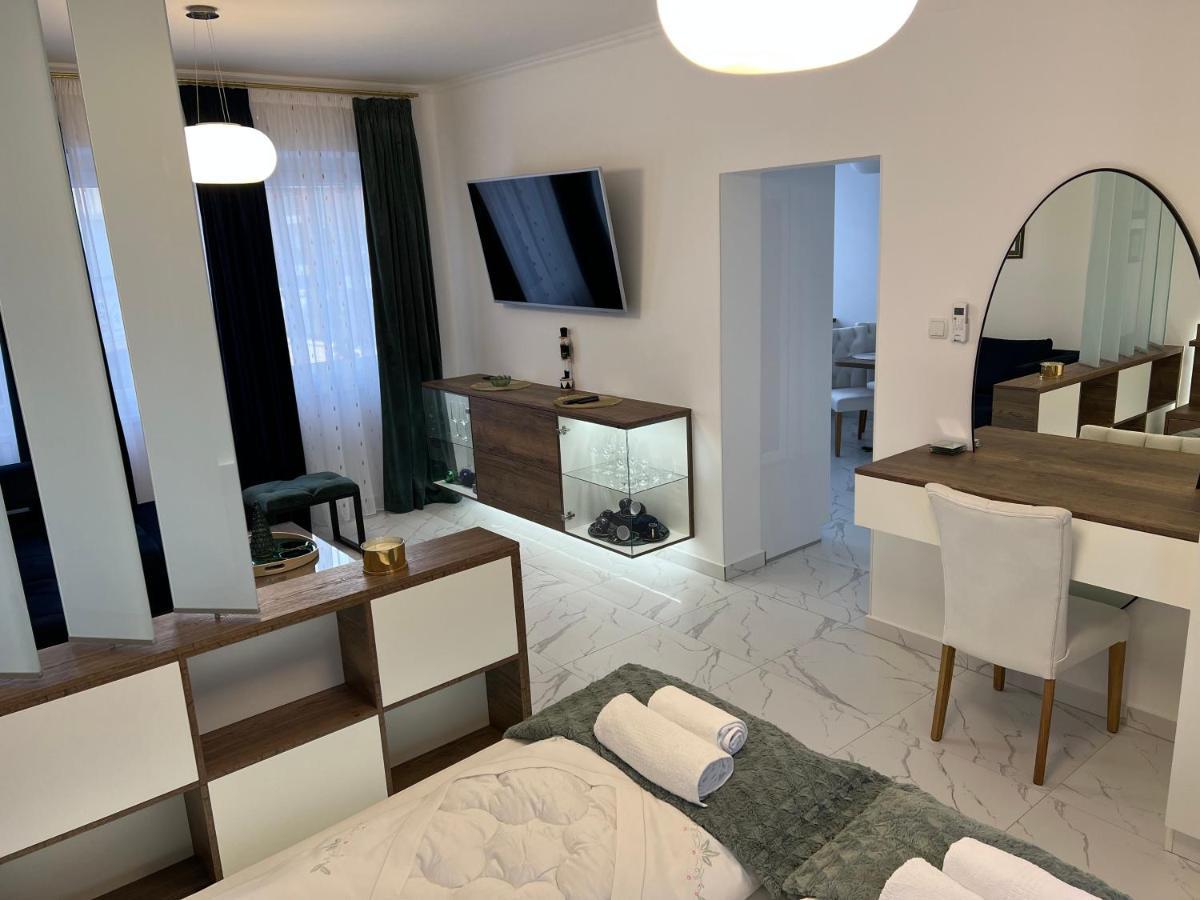 La Luna Premium Deluxe Apartment With Free Jacuzzi, Bikes & Covered Parking Nasice ภายนอก รูปภาพ