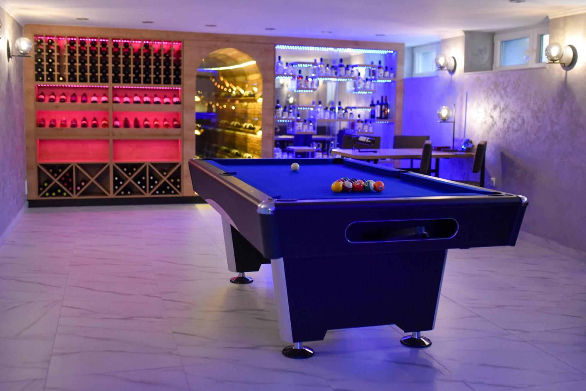 La Luna Premium Deluxe Apartment With Free Jacuzzi, Bikes & Covered Parking Nasice ภายนอก รูปภาพ